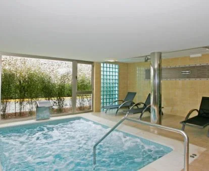 Zona de aguas y relajación del centro de spa del hotel.