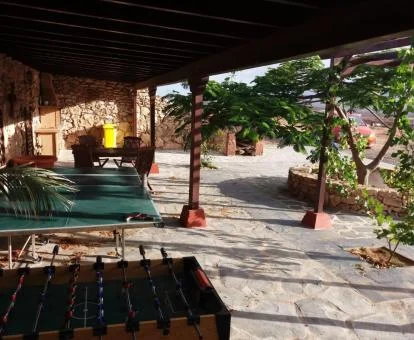 Zona exterior con mobiliario de esta casa rural en un tranquilo entorno para explorar.