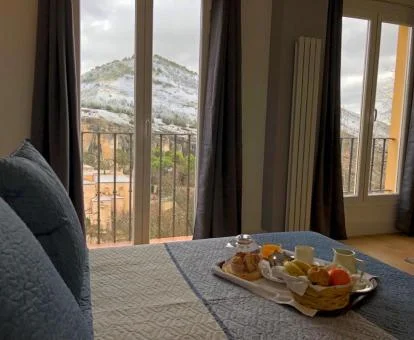 Una de las habitaciones con balcón y fabulosas vistas del hotel.
