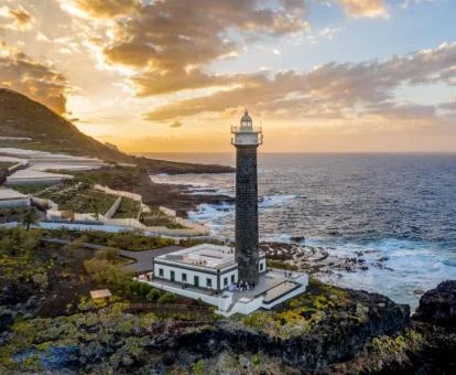 Hotel con encanto en un precioso faro junto al mar.