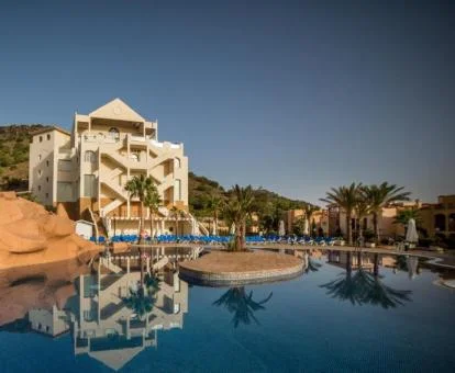 Fabuloso hotel con encanto con gran piscina exterior.