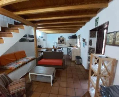 Interior de esta acogedora casa rural independiente de estilo tradicional.