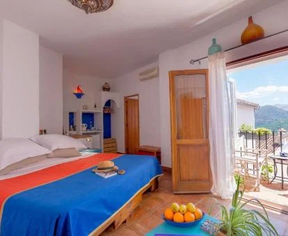 Una de las coloridas habitaciones dobles de este coqueto hotel boutique.