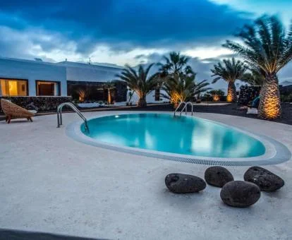 Edificio de este hotel rural solo para adultos con piscina exterior y solarium.