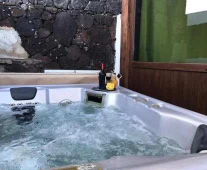 Fabuloso jacuzzi privado del apartamento de un dormitorio.