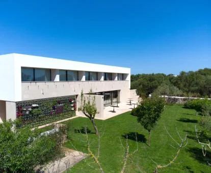 Edificio de este moderno agroturismo ideal para disfrutar de una escapada en el campo.