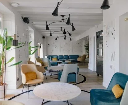 Uno de los acogedores espacios de uso compartido de este moderno hotel.