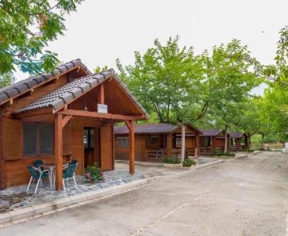 Preciosos chalets de madera de este establecimiento rural.