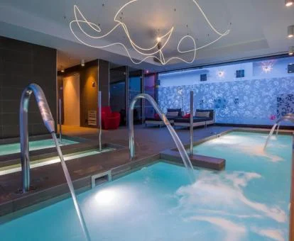 Zona de aguas del centro de spa del hotel.
