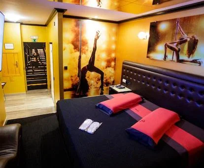 Edificio de este motel perfecto para parejas ubicado en zona tranquila.