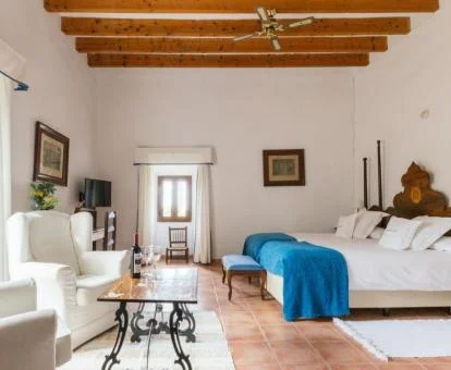 Una de las luminosas habitaciones de estilo tradicional del hotel.