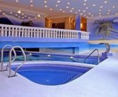 Zona de aguas del centro de bienestar del hotel.