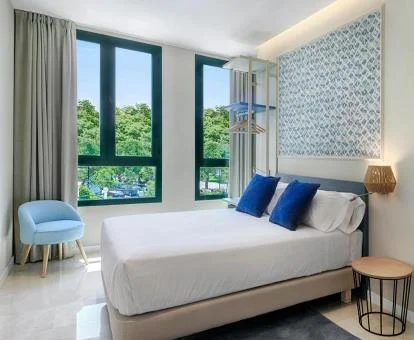 Una de las habitaciones dobles con un moderno y acogedor estilo de este hotel boutique.