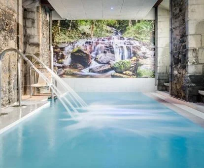 Piscina de hidroterapia de las instalaciones de bienestar del hotel.