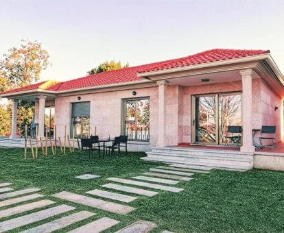 Preciosa casa rural independiente con zona exterior privada.