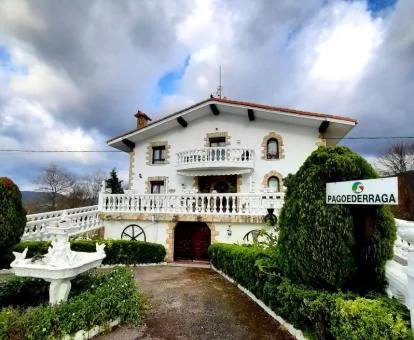 Edificio de este acogedor agroturismo con zonas exteriores.