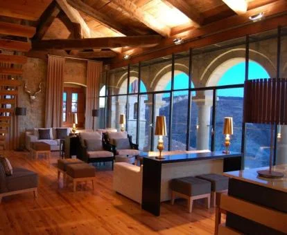 Acogedor salón compartido con vistas de este encantador hotel con spa.