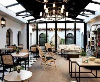 Uno de los elegantes espacios de uso compartido de este coqueto hotel boutique.