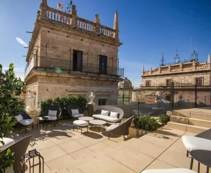 Agradable terraza solarium de este hotel romántico.