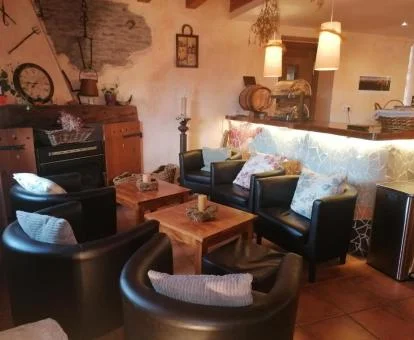 Uno de los acogedores espacios de uso compartido y estilo tradicional de este hotel boutique.