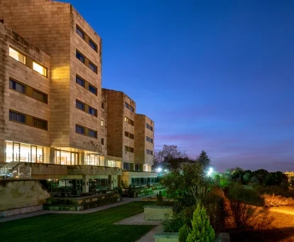 Edificio de este precioso parador con vistas a la ciudad.