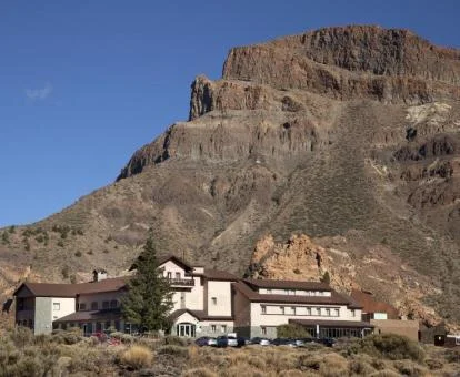 Fabuloso edificio de este parador en medio de un parque nacional.
