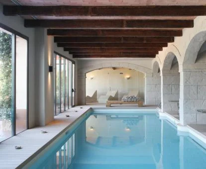 Piscina cubierta del spa del hotel.