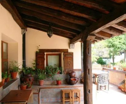 Uno de los acogedores espacios de uso compartido de este hotel rural.