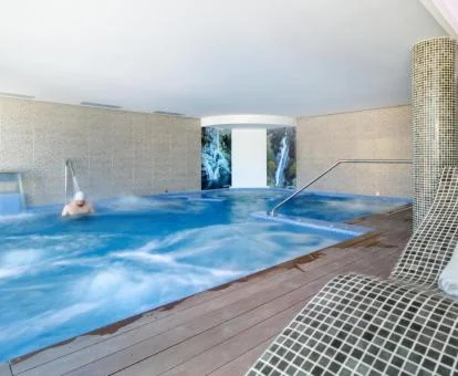 Piscina de hidroterapia del spa de este hotel con encanto.