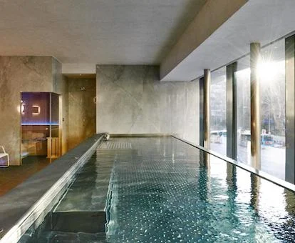 Piscina cubierta del spa de este hotel con encanto.