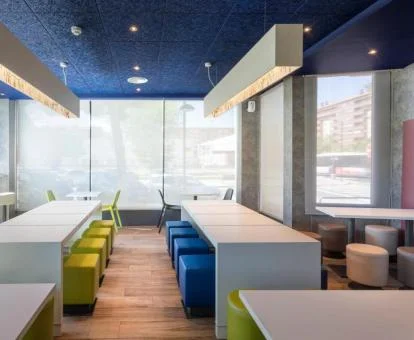 Uno de los modernos espacios de uso compartido de este hotel boutique.