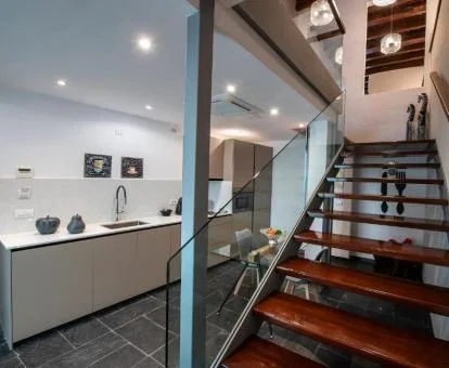 Interior del apartamento de tipo dúplex de este acogedor alojamiento.