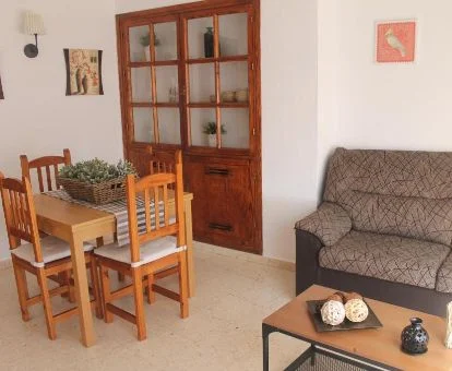 Interior de uno de los apartamentos de estilo tradicional de este alojamiento rural.