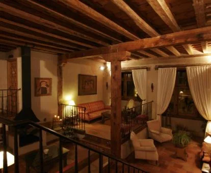 Una de las zonas comunes de este acogedor hotel rústico.