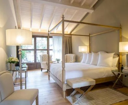 Una de las elegantes habitaciones con mucha luminosidad de este hotel boutique.
