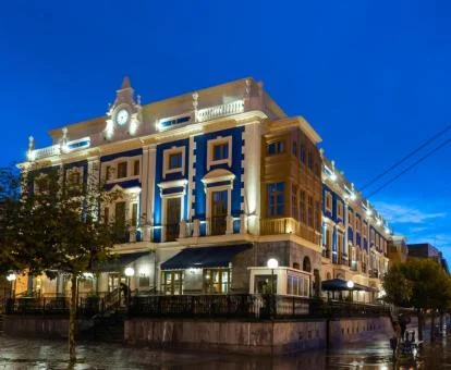Precioso edificio junto al mar de este hotel con encanto.
