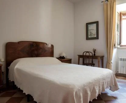 Una de las acogedoras habitaciones de estilo tradicional del hotel.