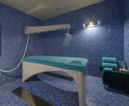 Una de las salas para tratamientos de bienestar del spa.