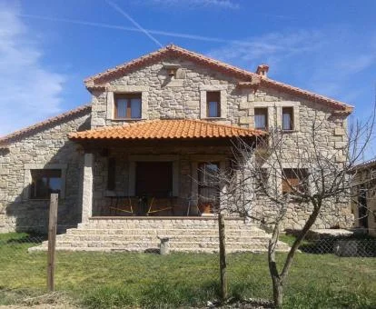 Edificio de piedra de este acogedor hotel rural.