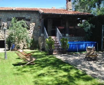 Preciosa casa independiente con zona exterior privada y jardín.