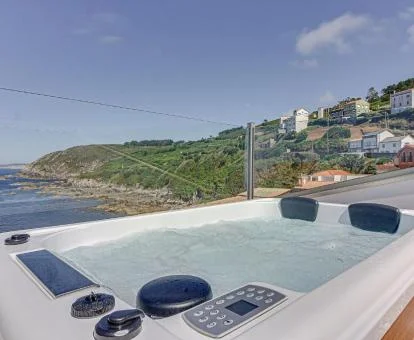 Fabuloso jacuzzi de uno de los apartamentos del establecimiento.