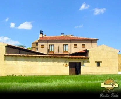 Edificio de este acogedor hotel rural con amplios jardines.