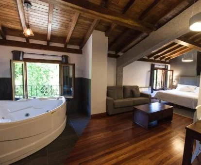 Uno de los alojamientos con jacuzzi privado de este establecimiento rural.