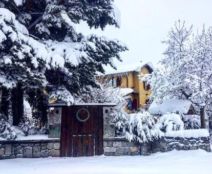 Acogedor hotel rural en un bello entorno nevado.