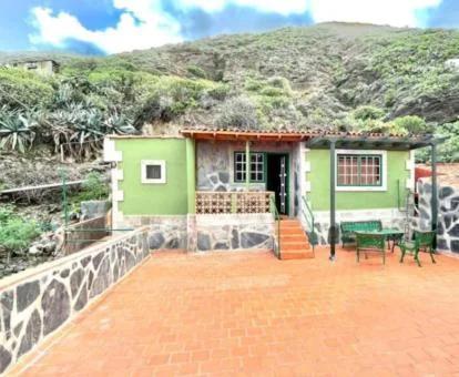 Una de las maravillosas casas rurales de este complejo con vistas al campo.