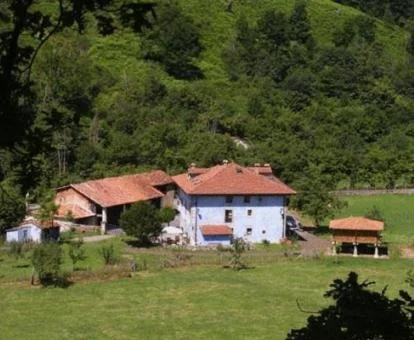 Acogedor hotel rural solo para adultos rodeado de naturaleza.
