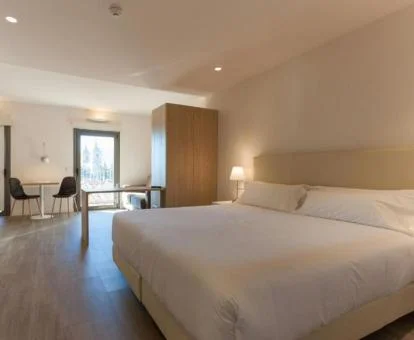Preciosa suite con terraza y sala de estar de este hotel boutique.