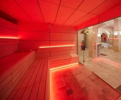 Sauna de las instalaciones de spa del hotel.