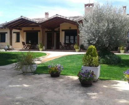 Apartamentos independientes de este establecimiento rural con amplias zonas exteriores. 