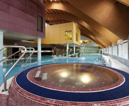 Fabulosa zona de aguas de las instalaciones de spa del hotel.